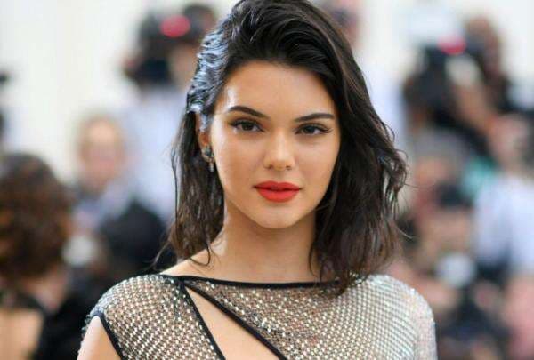 Kendall Jenner Akhirnya Jawab Rumor soal Dirinya yang Disebut Lesbian