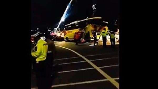 TKP Kecelakaan Maut di Semarang, Bus Melaju Kencang di Tikungan Simpang Susun dan Terguling
