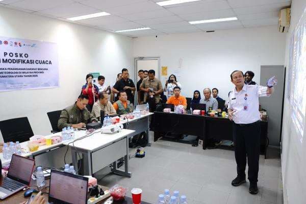 Modifikasi Cuaca Digelar 24 Jam Tekan Potensi Curah Hujan Tinggi di Sumatera