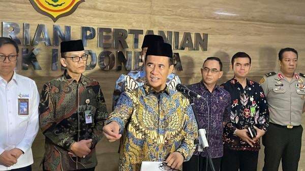 Mentan Salurkan Bantuan Beras-Minyak Goreng ke Aceh, Sumut, dan Sumbar