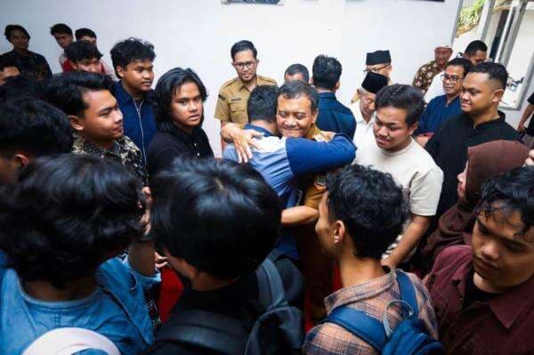 Gubernur Jateng Bantu Mahasiswa Aceh, Sumut dan Sumbar yang Kuliah di Semarang Gubernur Jateng Bantu Mahasiswa Aceh, Sumut dan Sumbar yang Kuliah di Semarang