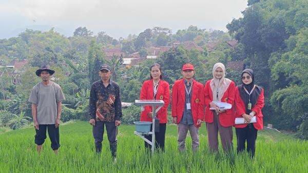 Inovasi Mahasiswa Untag: Perangkap Hama Tenaga Surya untuk Petani Mojokerto