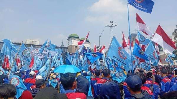 Buruh Demo Besar-besaran di DPR dan Kemnaker Hari Ini, Berikut Tuntutannya