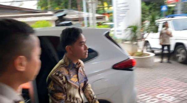 Gibran Jenguk Korban Insiden Mobil MBG Tabrak Siswa SDN 01 di RSUD Cilincing