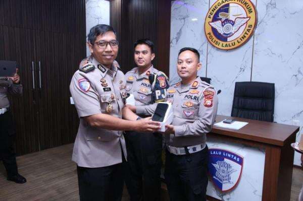 Korlantas Operasikan 40 ETLE Mobile Handheld Presisi di Jakarta