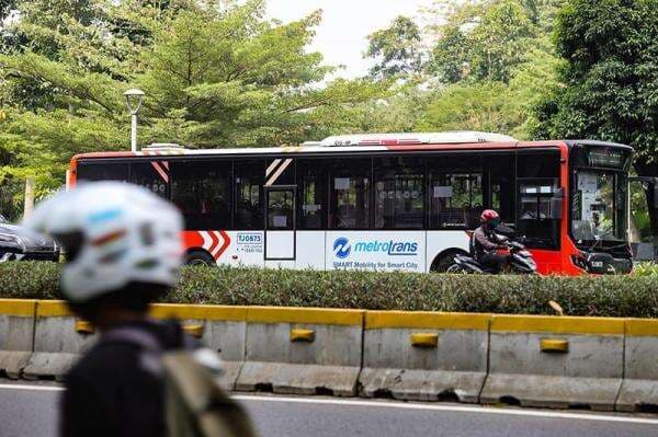 Transjakarta Buka Suara usai Viral Penumpang Perempuan Diduga Jadi Korban Pelecehan