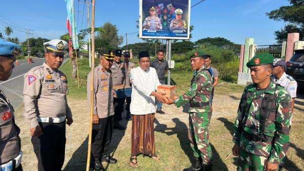 Wakil Bupati Terpilih Hasan Basri Disambut Wakapolres Pidie Jaya Tinjau Pos Ops Lilin Seulawah 2024