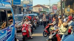 Antisipasi Kemacetan di Hari Pertama Masuk Sekolah, Polsek Kawalu Gatur Lalin di Simpang 4 Cicariang