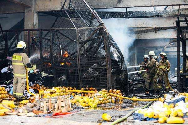 Kebakaran Pasar Induk Kramat Jati Diprediksi Telan Kerugian hingga Rp35 Miliar Kebakaran Pasar Induk Kramat Jati Diprediksi Telan Kerugian hingga Rp35 Miliar