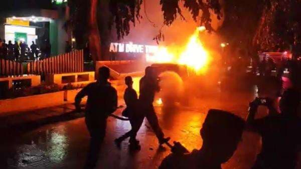 Suzuki APV Bermuatan Drum BBM Ludes Terbakar di Lhokseumawe, Pemilik Kabur Suzuki APV Bermuatan Drum BBM Ludes Terbakar di Lhokseumawe, Pemilik Kabur
