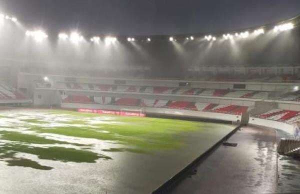 Breaking News: Lapangan Stadion Jatidiri Kebanjiran jelang Laga PSIS vs Bali United