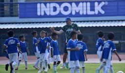 Ratusan Anak Ikuti Serunya Coaching Clinic Persib Bersama Bojan Hodak