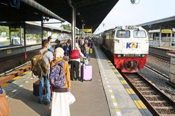 KAI Daop 3 Cirebon Siapkan 122.971 Tiket untuk Masa Angkutan Natal dan Tahun Baru 2024/2025