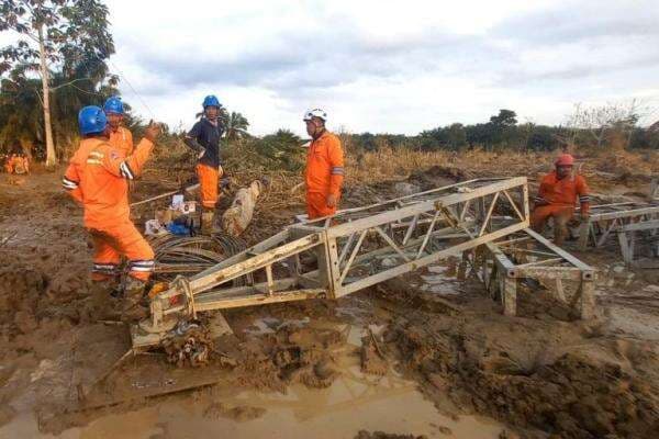 Petugas Bekerja 18 Jam per Hari Bangun Huntara Korban Banjir Sumatera