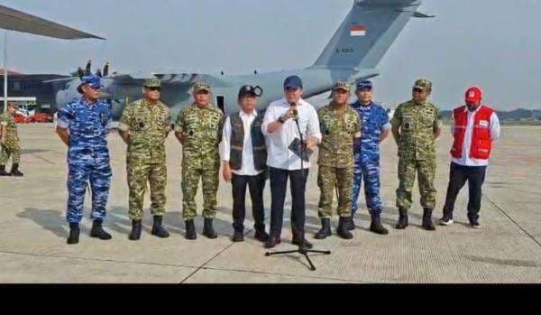 Seskab Teddy: 28 Helikopter Dikerahkan untuk Distribusi Bantuan dan Evakuasi Korban Bencana di Sumatera