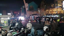 Keseruan Nobar Debat Pilkada Kota Tasikmalaya di Luar Hotel