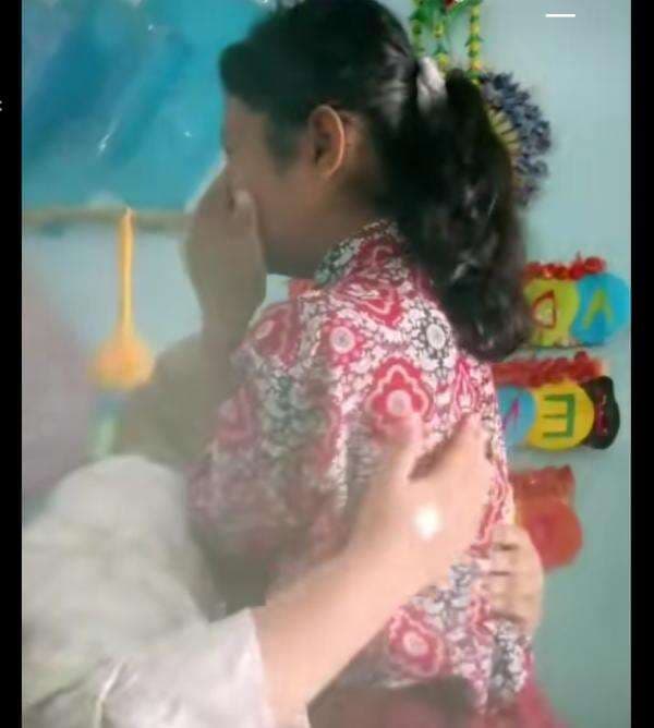 Viral Bocah SD Nangis saat Ambil Rapor Sendiri karena Broken Home