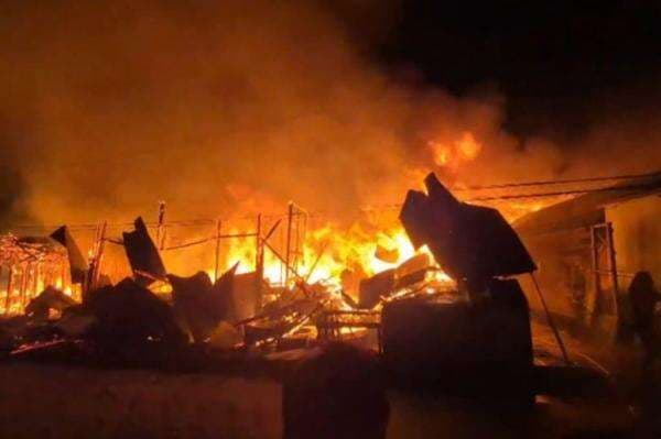 Kebakaran Puluhan Rumah di Katingan Kalteng, Warga Terdampak Mengungsi hingga Cari Kos