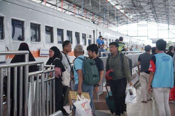 Kepadatan Penumpang di Stasiun Semarang, KAI Prediksi Arus Balik Terus Berlanjut