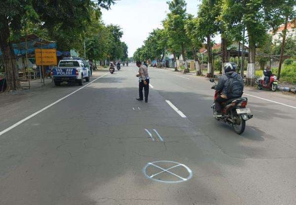 Ngeri! Motor Terseret Ambulans Hingga 20 Meter di Jombang, Begini Kondisi Pengendara