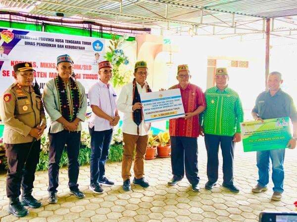 Gubernur NTT Beri Bantuan 11 Milliar untuk Pemda Matim Gubernur NTT Beri Bantuan 11 Milliar untuk Pemda Matim