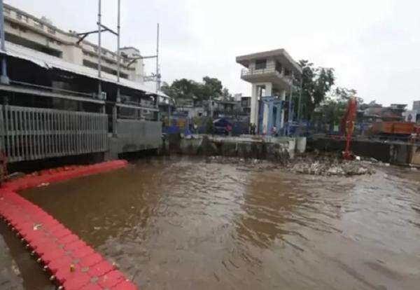 Pintu Air Pasar Ikan Siaga 2, Wilayah Pesisir Jakarta Diminta Waspada