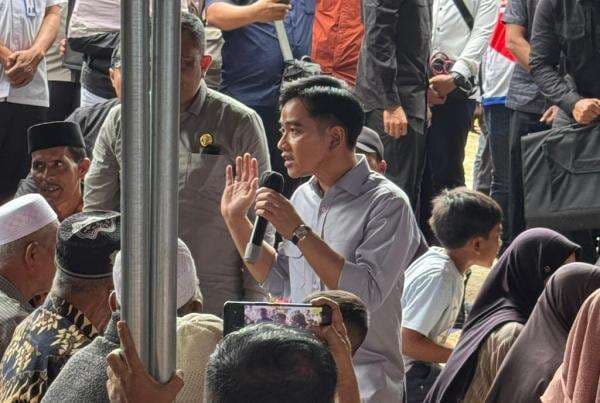 Gibran Dialog dengan Pengungsi Banjir di Gayo Lues, Janji Percepat Pemulihan Listrik-BBM