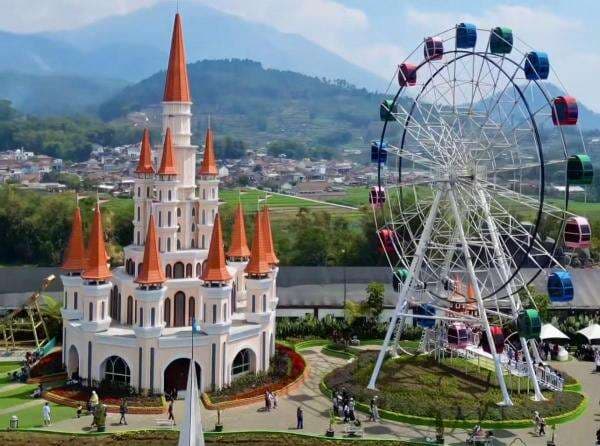 Liburan Asyik di Tengah Bunga: Serunya Main ke Florawisata Santerra Malang