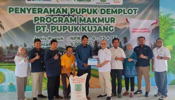 Dukung Ketahanan Pangan, 30 Petani di Pemalang Terima Bantuan Pupuk Premium dari Pupuk Kujang