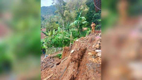 Hujan Deras Picu TPT Runtuh di Panawangan, Rumah Warga Terancam Longsor