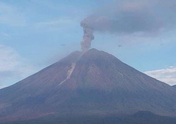 Gunung Semeru Meletus Hari Ini, Semburkan Abu Vulkanik 1.200 Meter