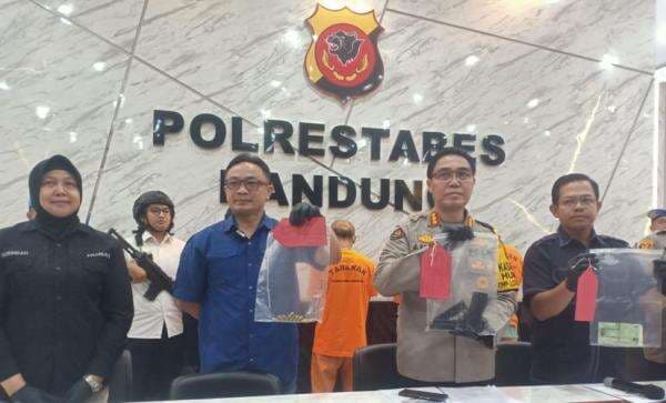 Penampakan Pistol SIG Sauer P226 yang Digunakan Pelaku saat Culik IRT di Antapani Bandung