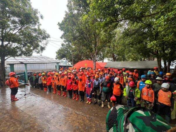 80 Warga Masih Hilang gegara Longsor Cisarua Bandung Barat, Pencarian Dibagi 2 Sektor