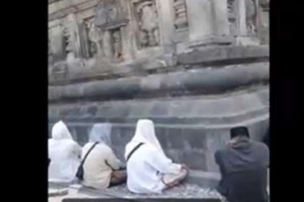Terungkap! Ini Kelompok Ritual Zikir di Candi Siwa Prambanan yang Viral di Medsos Terungkap! Ini Kelompok Ritual Zikir di Candi Siwa Prambanan yang Viral di Medsos