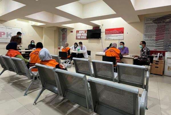 73 Tahanan KPK Dites Urine, Cegah Penyalahgunaan Narkoba 73 Tahanan KPK Dites Urine, Cegah Penyalahgunaan Narkoba