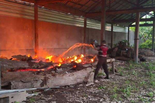 Polisi Selidiki Kebakaran Gudang Bekas Museum Gunarsa di Klungkung Bali