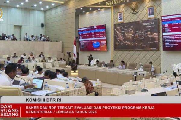 Dicecar DPR soal Ijazah Jokowi, KPU Tegaskan Sudah Serahkan ke Para Pemohon