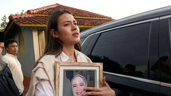 Kilas Balik, Ibunda Raisa Menangis Saat Dibuatkan dan Dinyanyikan 'Lagu Untukmu' Kilas Balik, Ibunda Raisa Menangis Saat Dibuatkan dan Dinyanyikan 'Lagu Untukmu'