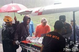 Dramatis! Evakuasi 2 Pelari Meninggal di Siksorogo Lawu Ultra di Tengah Hujan Lebat