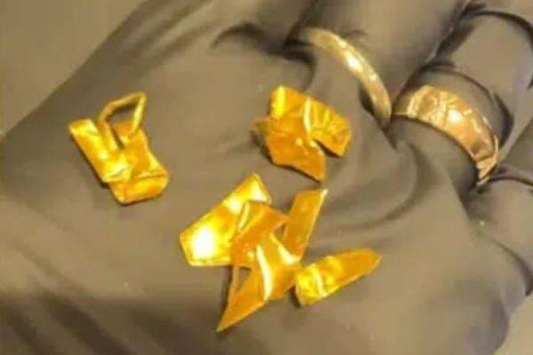 Korea Heboh, Logo Produk AC Terbuat dari Emas