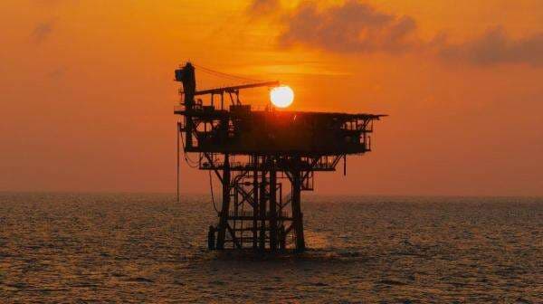 Harga Minyak Berpeluang Fluktuatif Pekan Ini, WTI Diproyeksi di Kisaran USD56-USD59