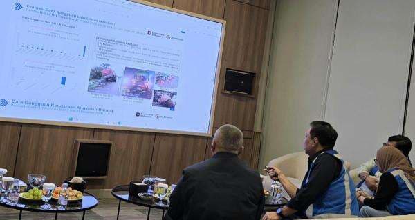 Menhub Pantau Arus Tol Jakarta, 311.545 Kendaraan Tinggalkan Jabotabek hingga 1 Januari 2026 Menhub Pantau Arus Tol Jakarta, 311.545 Kendaraan Tinggalkan Jabotabek hingga 1 Januari 2026