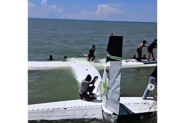 Detik-detik Pesawat Smart Air Bawa 13 Penumpang Jatuh di Laut Nabire