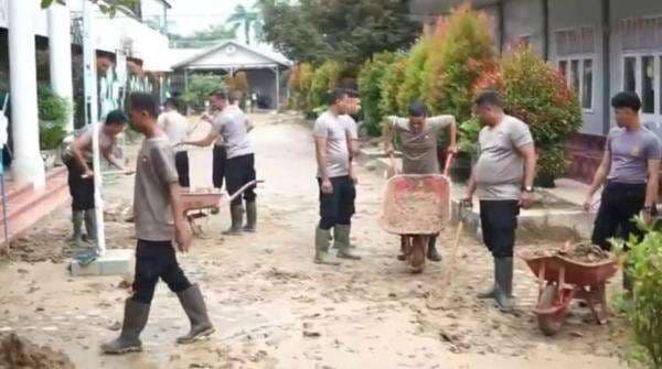 Usai Dibersihkan, Polisi Pastikan SMP dan SMA di Aceh Siap Gelar KBM Hari Ini