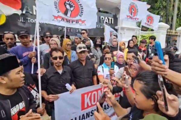 OTT Bupati Sudewo, Warga Pati Gelar Aksi Dukung KPK Usut Tuntas