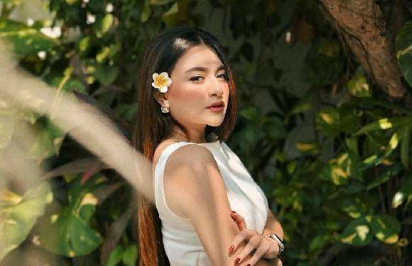 Nathalie Holscher Lepas Hijab demi Duit? Ini Faktanya!