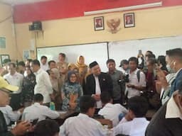 Pantau Pelaksanaan MBG di SMPN 13 Surabaya, Johari Mustawan Sebut Jumlah kalori Perlu Disesuaikan