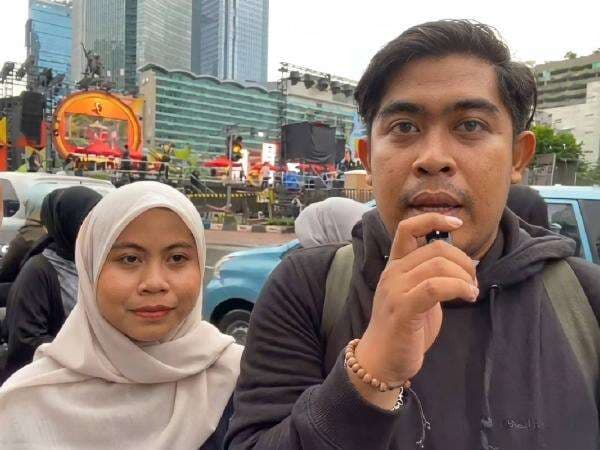 Terniat! Pasangan Muda asal Banten Ini Berkendara 4 Jam demi Tahun Baru 2026 di Bundaran HI