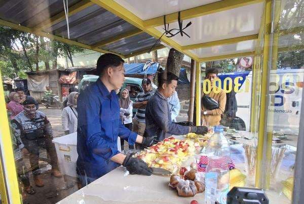 Rujak Ulek Tedi Supriadi, Sensasinya Bikin Heboh Alun-Alun Soreang