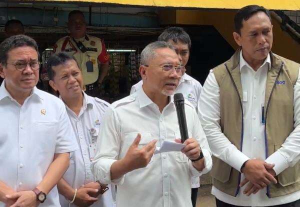 Sidak ke Pasar Kramat Jati, Zulhas Akui Harga Cabai Rawit Masih Mahal